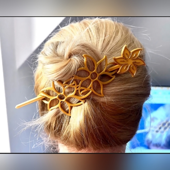 Handmade Accessories - 3D Printed Gold Floral Hairpin
